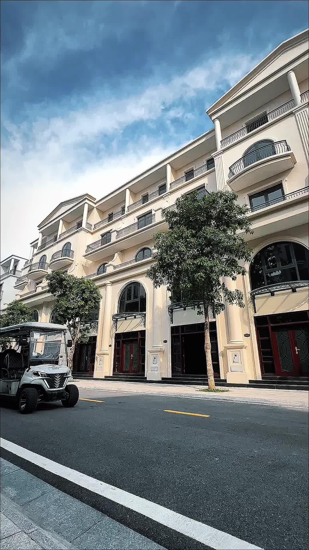 Liền kề Goc, xẻ khe , trung tâm vườn hồ 2600 m2 - chiết khấu sâu chỉ nhỉnh 11 tỷ - ảnh 2